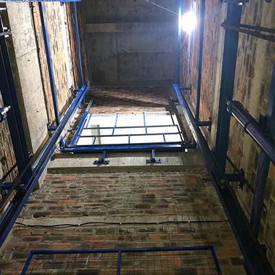 導(dǎo)軌式升降平臺(tái)